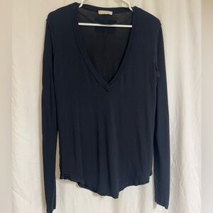 Free People We the Free v-neck long sleeve shirt. Black. Xs. Modal material.